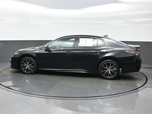 Used 2024 Toyota Camry SE w/ Audio Upgrade Package FWD image 3