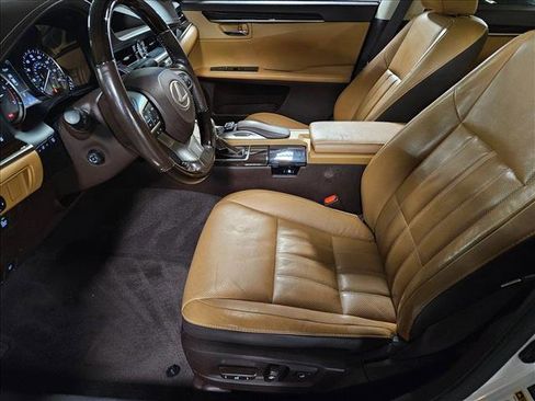 Used 2016 Lexus ES 350 w/ Luxury Package w/Wood Trim FWD image 16