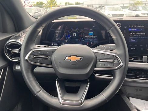 Used 2025 Chevrolet Equinox LT AWD/4WD image 12
