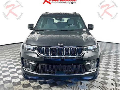 New 2025 Jeep Grand Cherokee Laredo X image 2