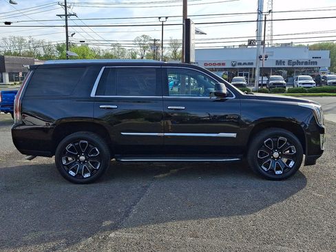 Used 2020 Cadillac Escalade Premium Luxury AWD/4WD image 6