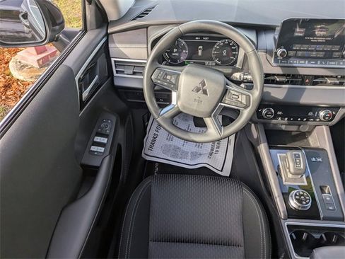 New 2025 Mitsubishi Outlander ES image 16