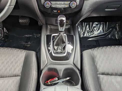 Used 2018 Nissan Rogue SV AWD/4WD image 18