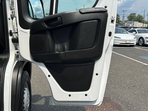 Used 2025 RAM ProMaster 2500 w/ Convenience Group FWD image 9