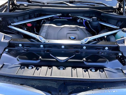 New 2026 BMW X5 xDrive40i w/ Climate Comfort Package image 16