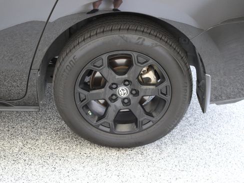 Certified 2025 Toyota Sienna XLE Woodland Edition AWD/4WD image 10