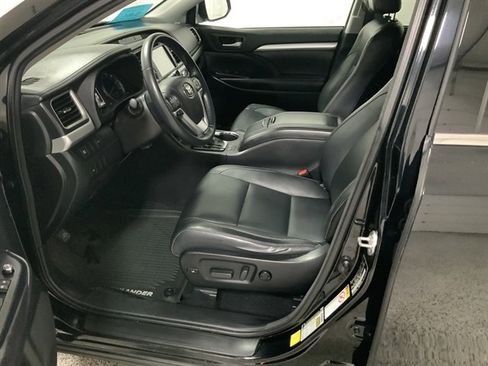 Used 2017 Toyota Highlander XLE image 16