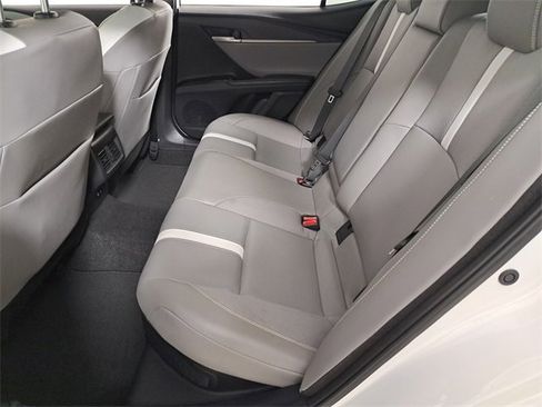 Used 2025 Toyota Camry SE image 12