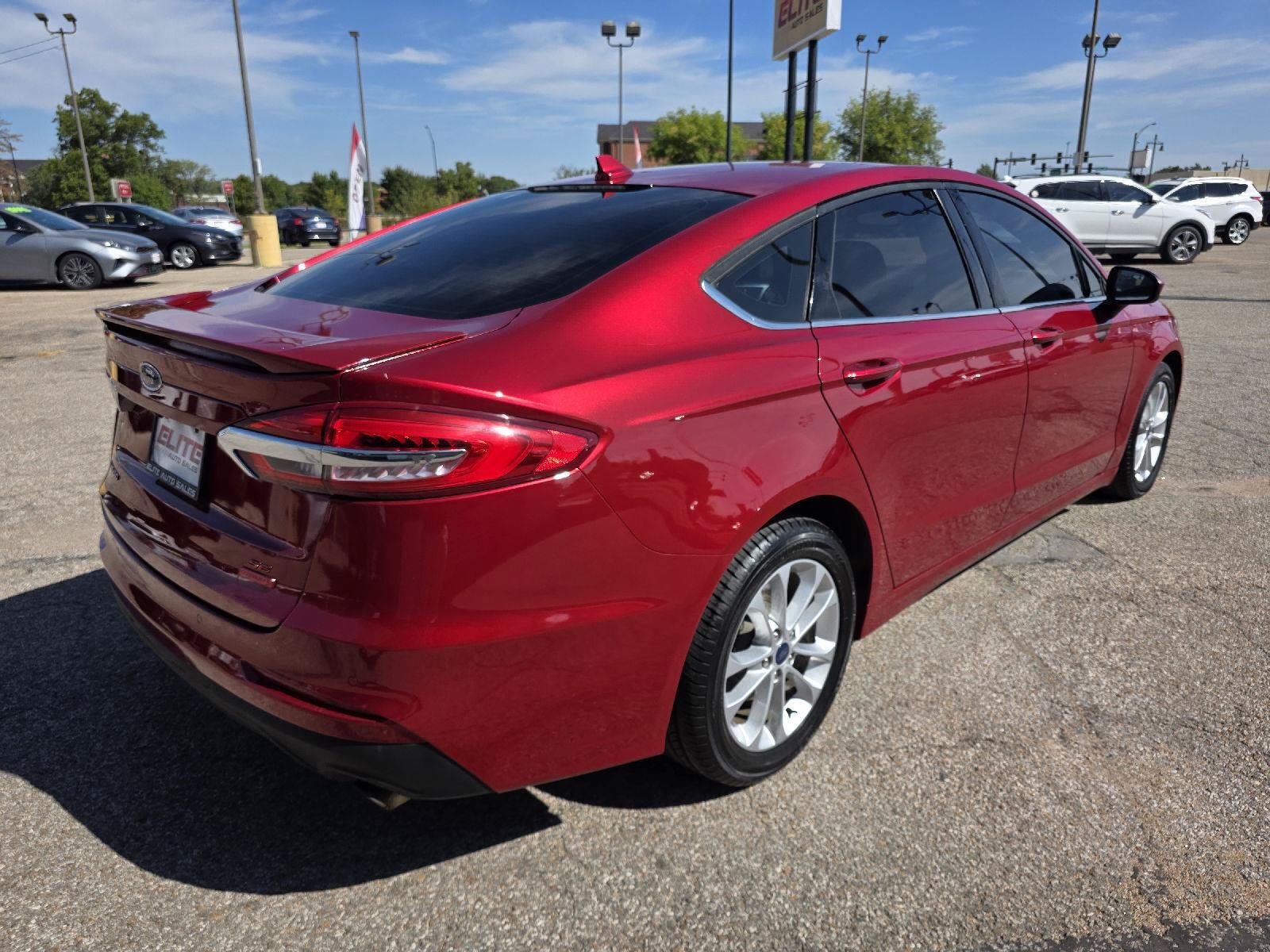 Used 2020 Ford Fusion SE FWD image 5