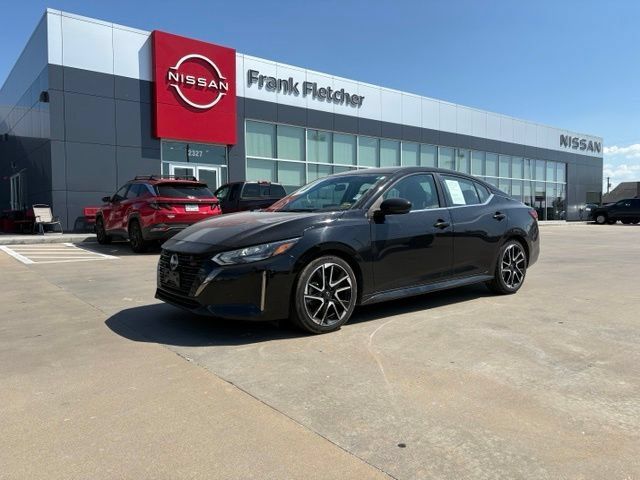 Used 2025 Nissan Sentra SR FWD image 1