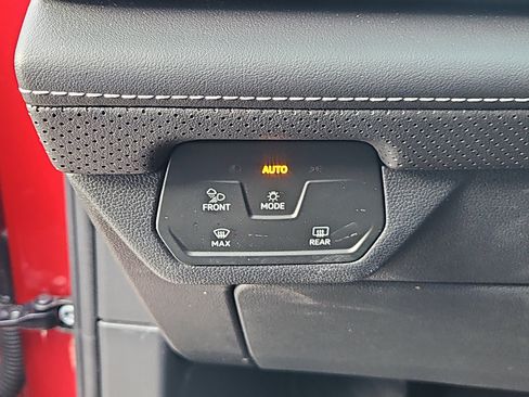 Certified 2024 Volkswagen Atlas SE image 10