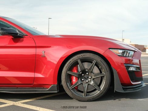 Used 2020 Ford Mustang Shelby GT500 w/ Carbon Fiber Track Pack image 11