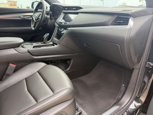 Used 2024 Cadillac XT5 Luxury FWD image 9