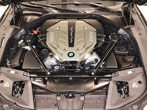 Used 2011 BMW 750Li xDrive image 41