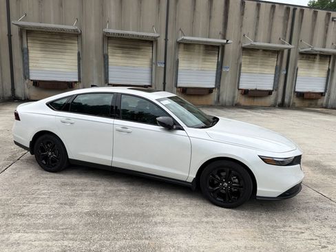 Used 2025 Honda Accord SE image 13