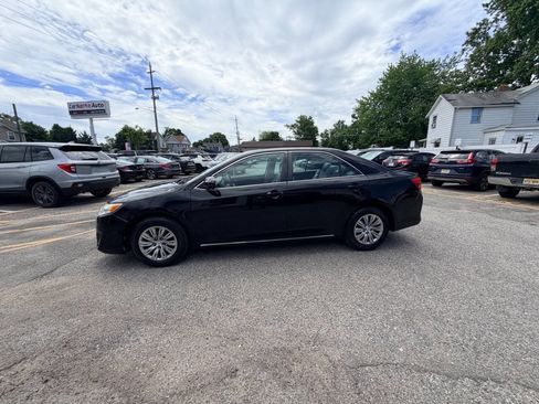 Used 2014 Toyota Camry LE FWD image 35