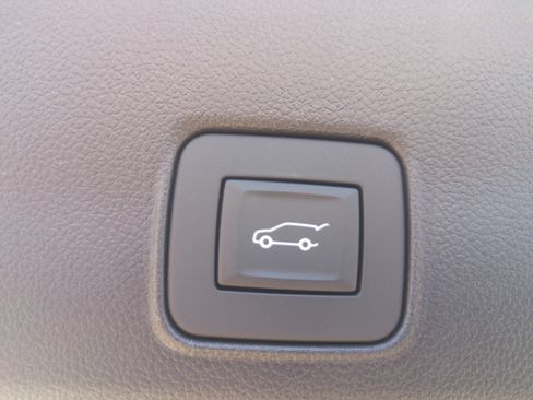 Used 2025 Chevrolet TrailBlazer RS w/ Convenience Package AWD/4WD image 36