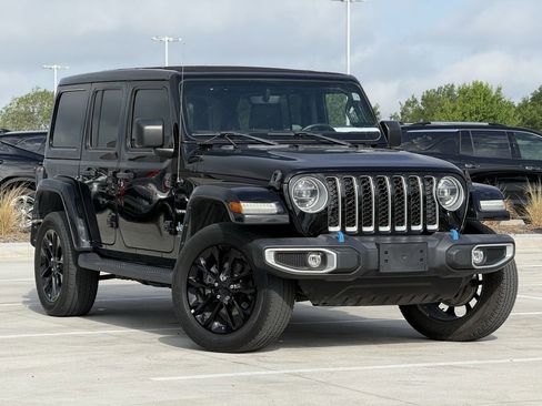 Used 2022 Jeep Wrangler Unlimited Sahara w/ Cold Weather Group image 2