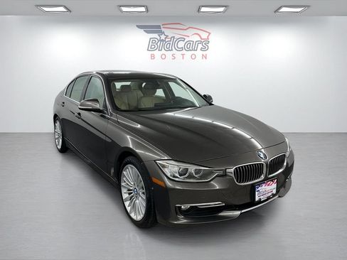 Used 2013 BMW 328i xDrive Sedan AWD/4WD image 3