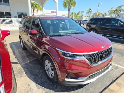 Certified 2024 Kia Carnival LX image 3