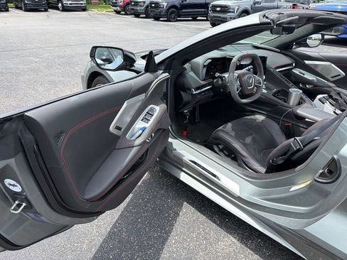 Used 2024 Chevrolet Corvette Stingray Premium Conv w/ Z51 Performance Package RWD image 5