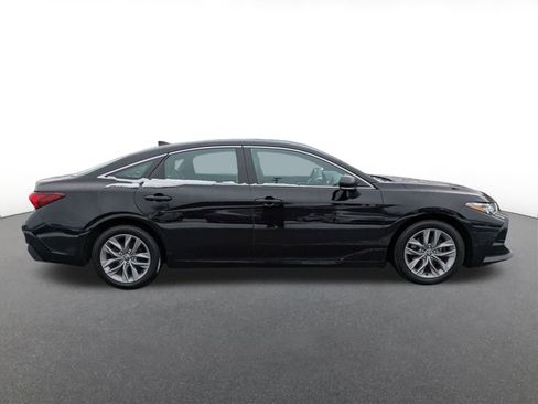 Used 2022 Toyota Avalon XLE w/ Moonroof Package image 2