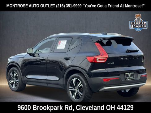 Used 2023 Volvo XC40 B5 Core image 5