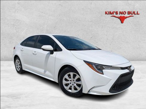 Used 2021 Toyota Corolla LE image 1