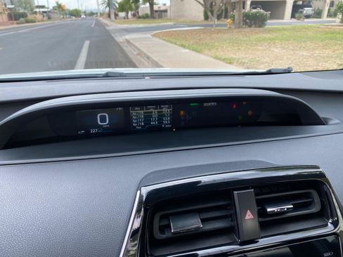 Used 2022 Toyota Prius LE FWD image 64