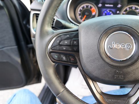 Used 2022 Jeep Cherokee Trailhawk AWD/4WD image 21