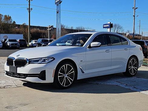 Used 2023 BMW 530e xDrive image 3