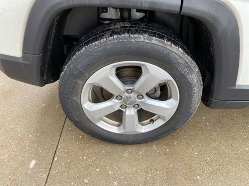 Certified 2019 Jeep Compass Latitude w/ Cold Weather Group image 14