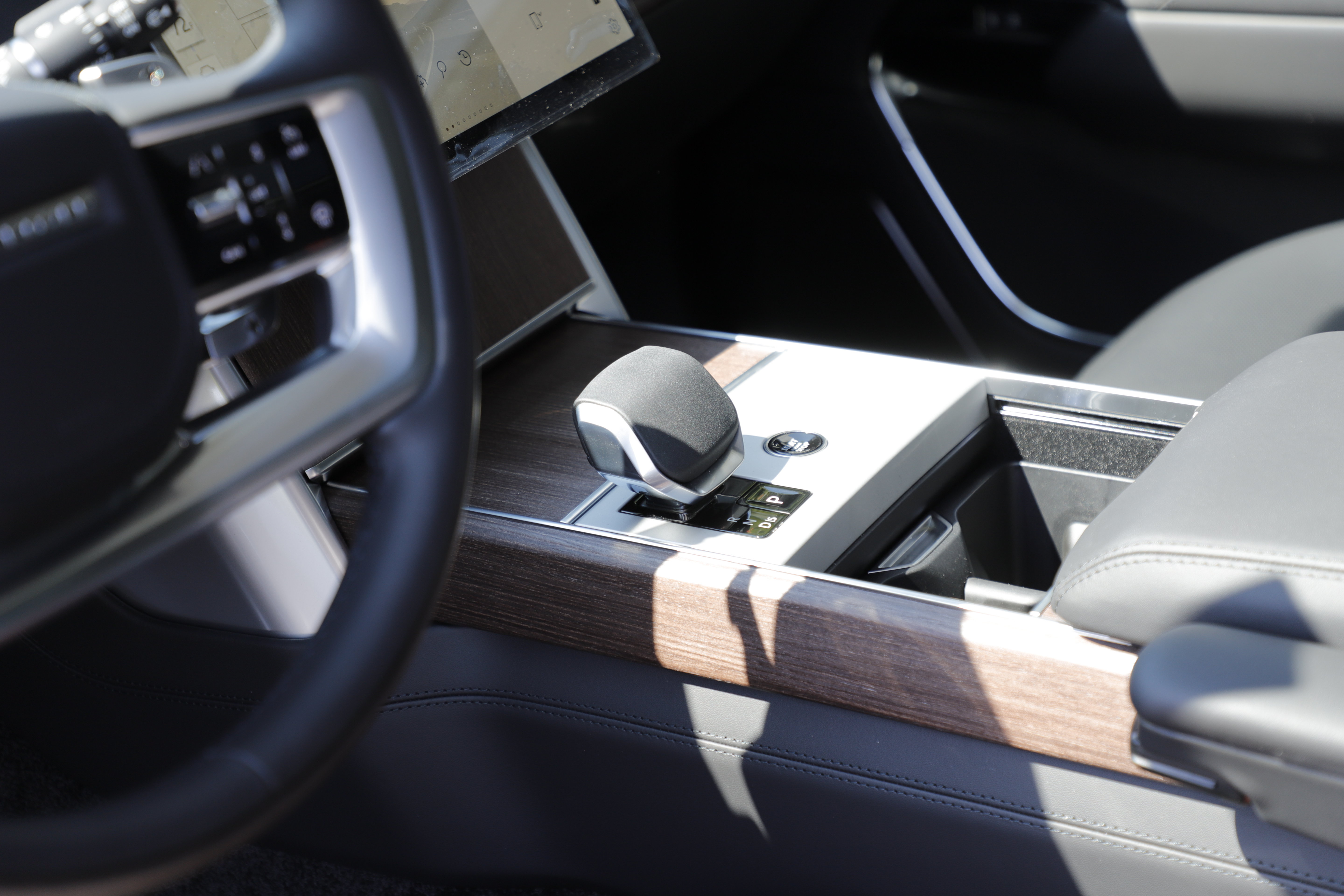 New 2026 Land Rover Range Rover Long Wheelbase Autobiography AWD/4WD image 19