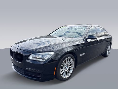 Used 2015 BMW 750Li xDrive image 4