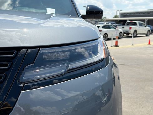 New 2026 Land Rover Range Rover Velar Dynamic SE AWD/4WD image 9