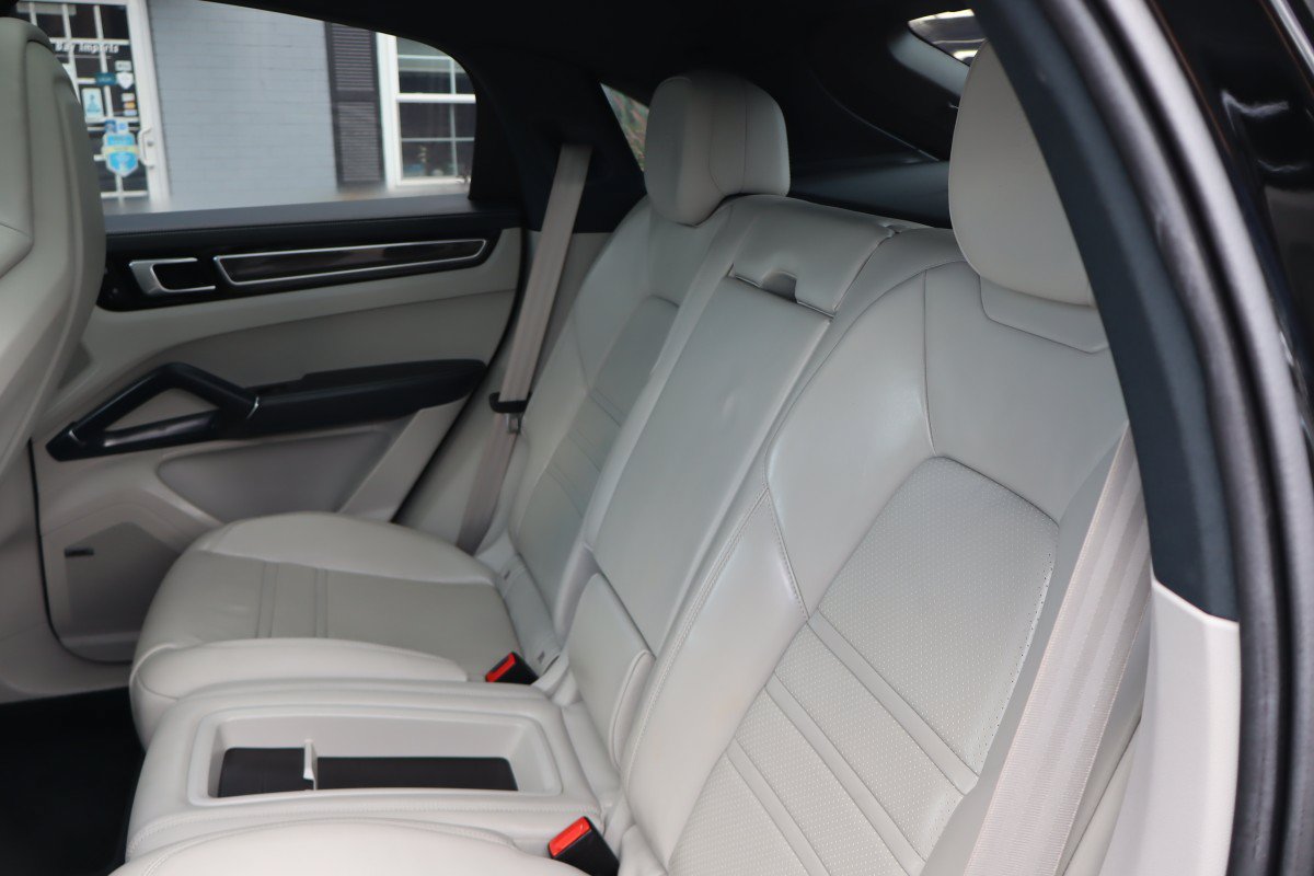 Used 2023 Porsche Cayenne Platinum Edition AWD/4WD image 32