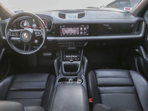 Certified 2024 Porsche Cayenne AWD/4WD image 32