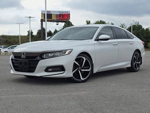 Used 2018 Honda Accord Sport image 2