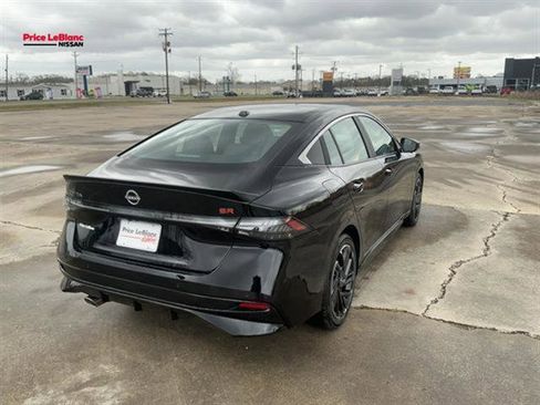 New 2026 Nissan Sentra SR w/ SR Premium Package FWD image 4