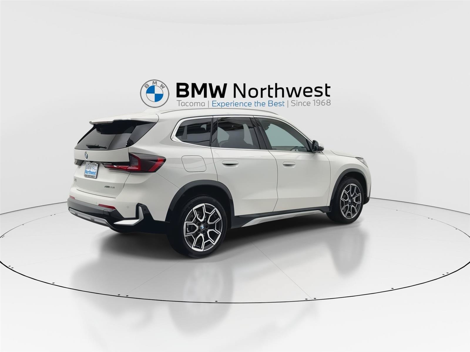 Used 2026 BMW X1 xDrive28i w/ Convenience Package AWD/4WD image 3
