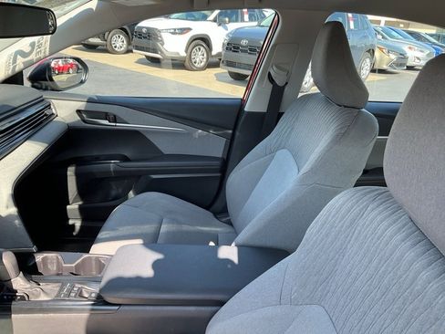 Used 2025 Toyota Camry LE image 2