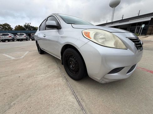 Used 2014 Nissan Versa SV image 15