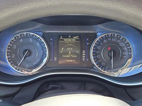 Used 2016 Chrysler 200 Limited image 10