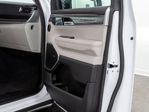 Used 2024 Jeep Wagoneer Series II w/ Flexible Seating Group RWD image 15