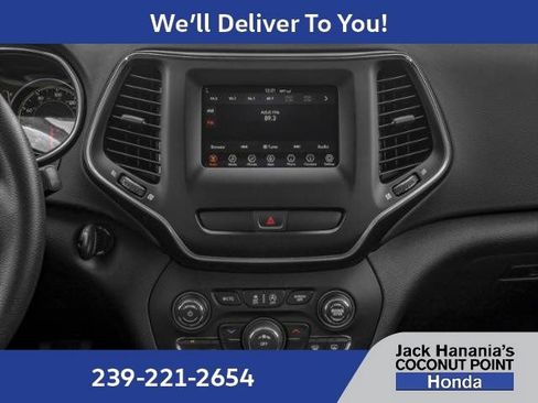 Used 2019 Jeep Cherokee Overland w/ Technology Group AWD/4WD image 13