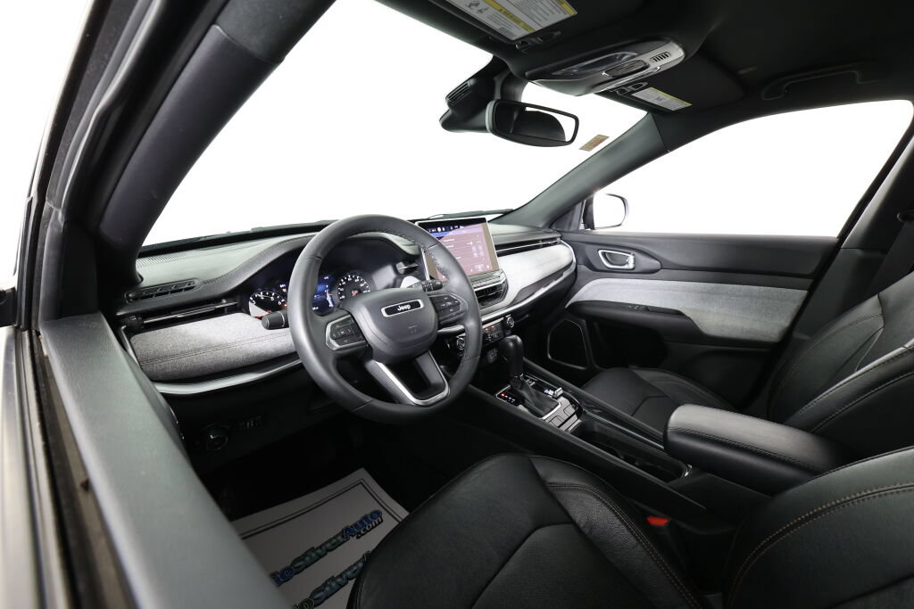 Used 2023 Jeep Compass Latitude AWD/4WD image 10