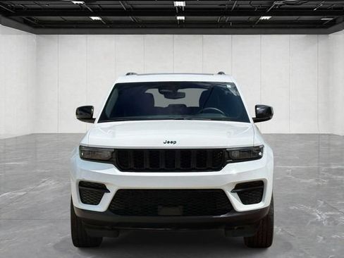 Used 2023 Jeep Grand Cherokee Altitude AWD/4WD image 8