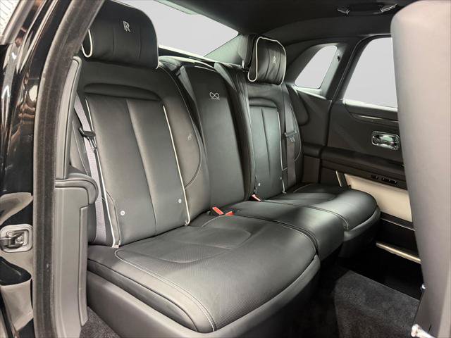 Used 2023 Rolls-Royce Ghost Black Badge w/ Black Badge Ghost Package AWD/4WD image 17