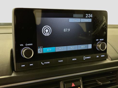 Used 2025 Honda Pilot Sport image 21