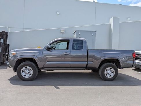 Used 2022 Toyota Tacoma SR w/ SR Convenience Package image 2